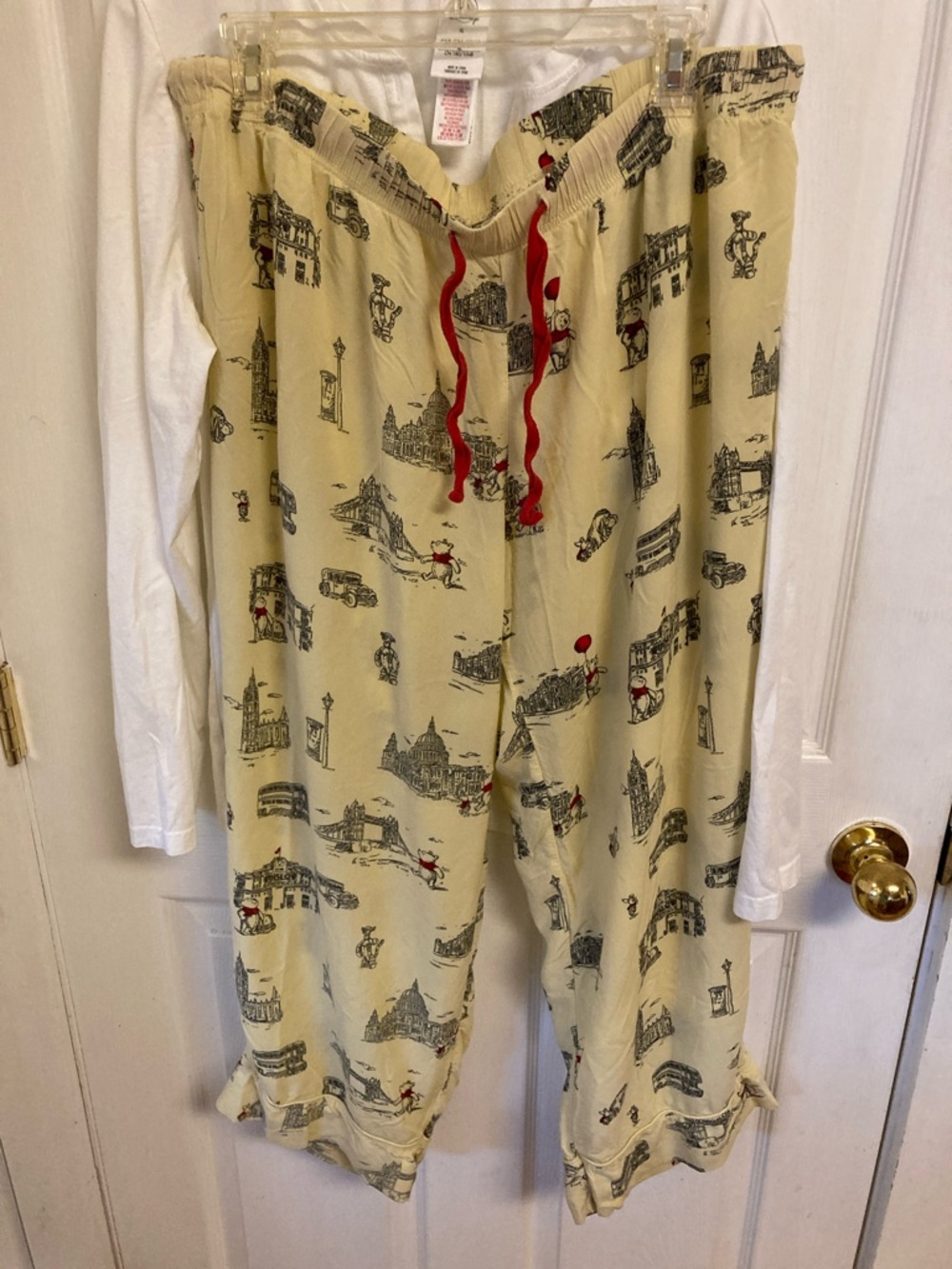 Disney Winnie the Pooh in London Balloon Pajama Set - Picture 4 of 13